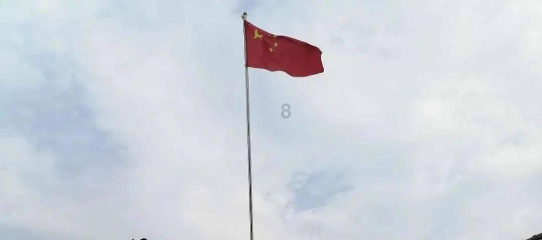 逃离海滩的女孩